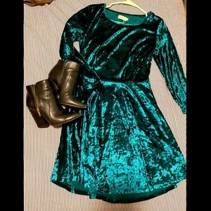 Super cute green/teal velvet dress